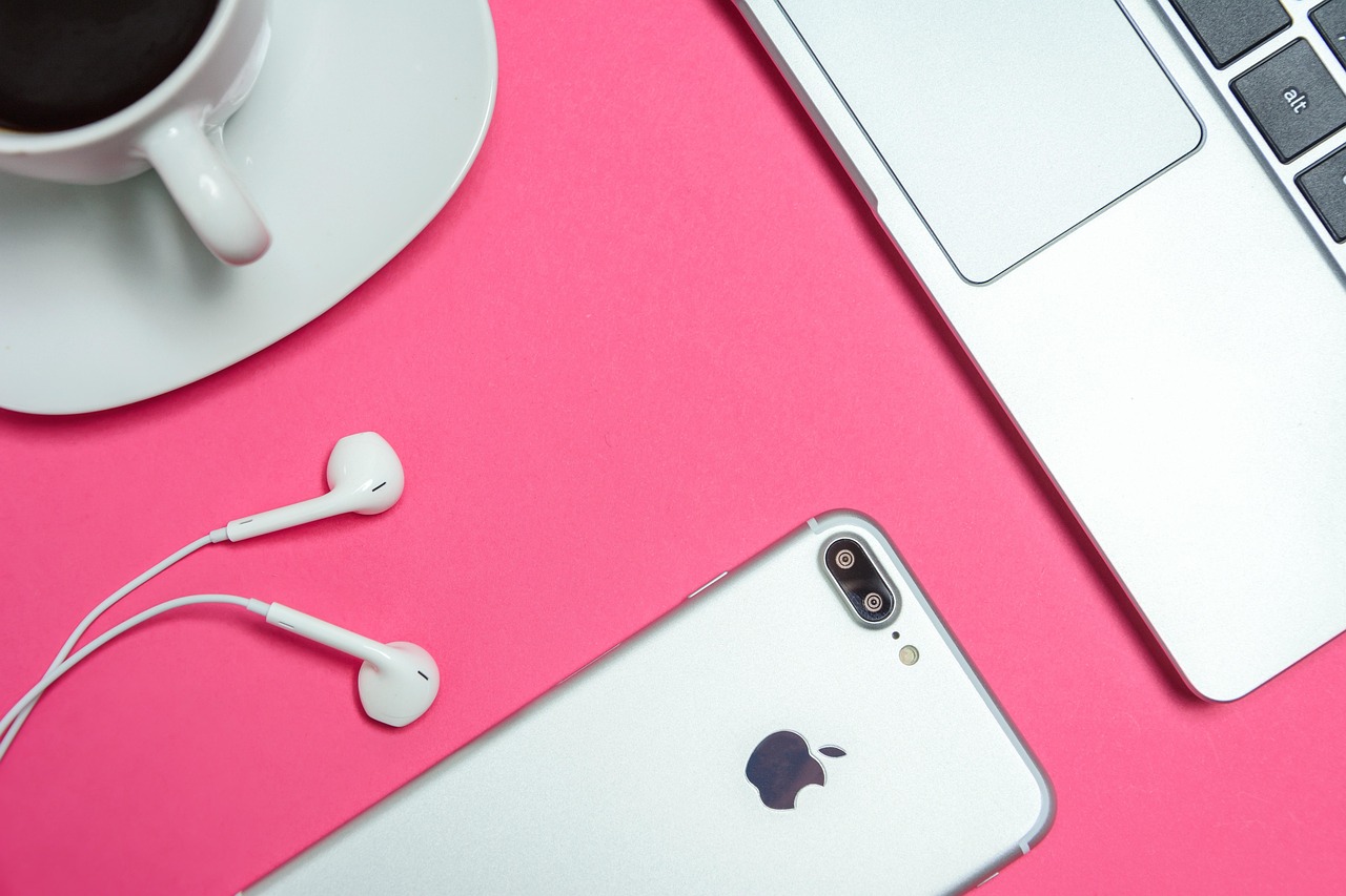 Telesales Agent at work – Sales vacancies via Recruit4Work